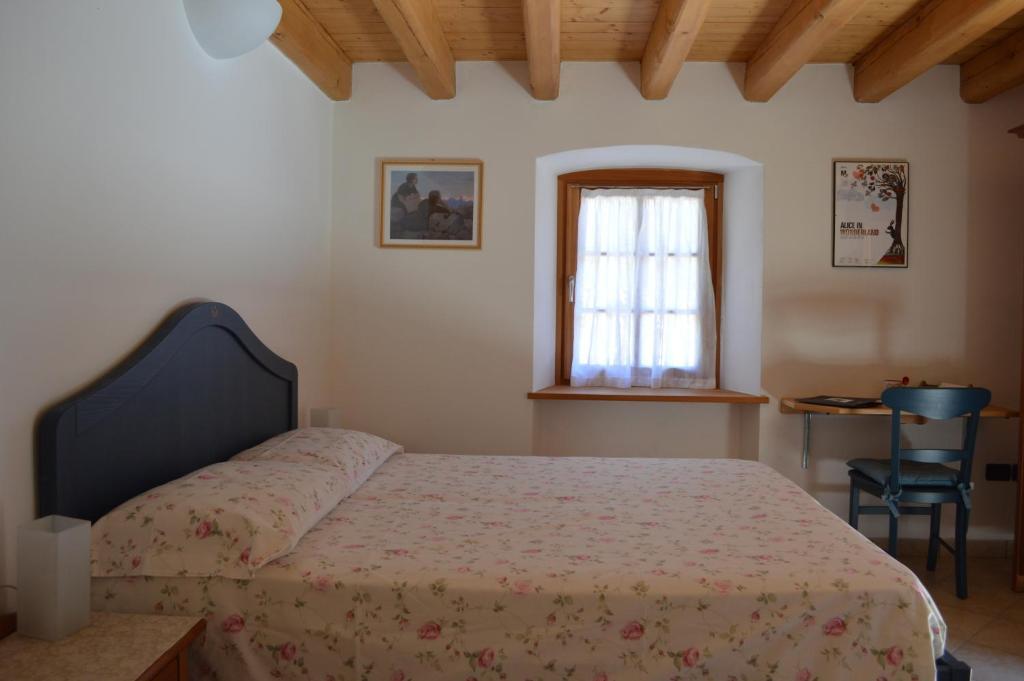 B&B Arlanch 8 Vallarsa Pokoj fotografie