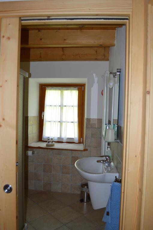 B&B Arlanch 8 Vallarsa Pokoj fotografie